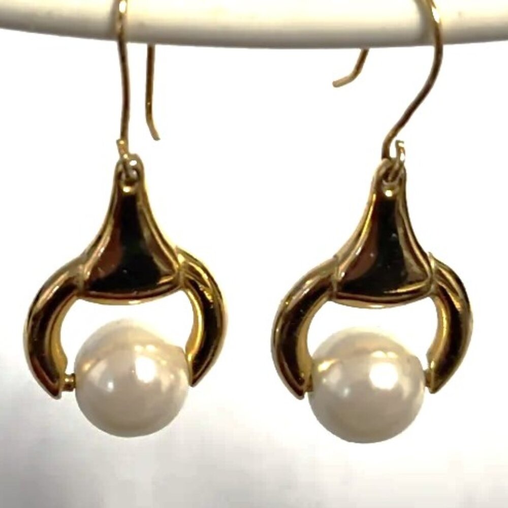 โค๏ธGOLD AND PEARL HORSEBIT PIERCED EARRINGS 1 1/2"